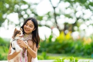 Don't pick up dog in the park – trainer says it causes major issue
