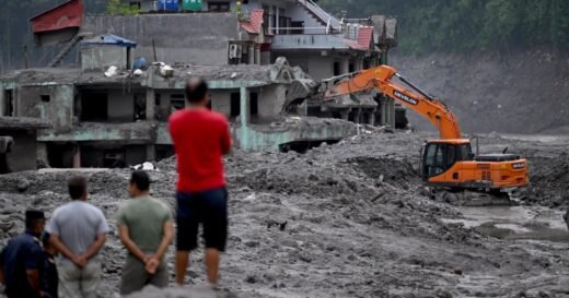 Death toll in Nepal floods tops 900, as number of missing nearly doubles to over 4,200