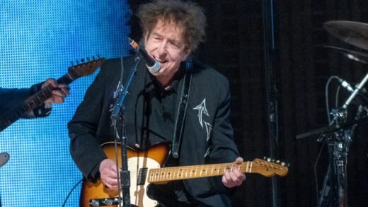 Bob Dylan Wraps Up U.S. Tour By Inviting Jimmie Vaughan Onto His Stage