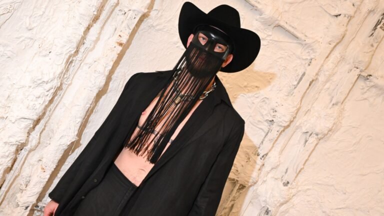 Orville Peck Sings ‘I Will Always Love You’ for Dolly Parton in London
