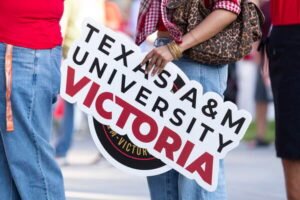 Faculty Quit as Texas University Orders Them Back to Campus