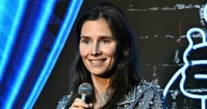 Amanda Knox’s comedy show in U.K. faces criticism from murdered British roommate’s family