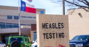 As measles outbreaks grow in the U.S., maps and charts show a record number of cases