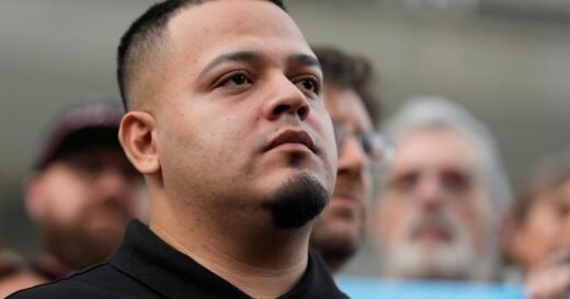 Justice Department asks court to reinstate criminal charges against Kilmar Abrego Garcia