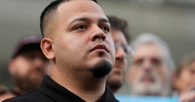 Justice Department asks court to reinstate criminal charges against Kilmar Abrego Garcia
