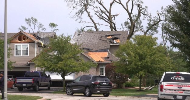 Powerful storms and suspected tornadoes slam Midwest, leaving nearly 1 million without power