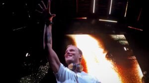 Watch Never Before Seen Footage of Avicii’s Final Show, 10 Years Later