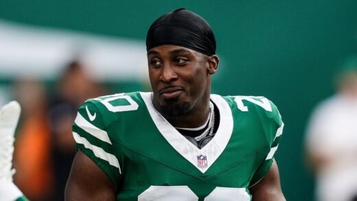 Jets running back Breece Hall suffers groin strain at training camp