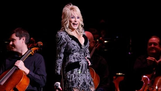 Watch Dolly Parton Sing ‘Celebrate the Dreamer in You’ at Last Show