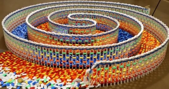 Toppling dominoes as art – CBS News