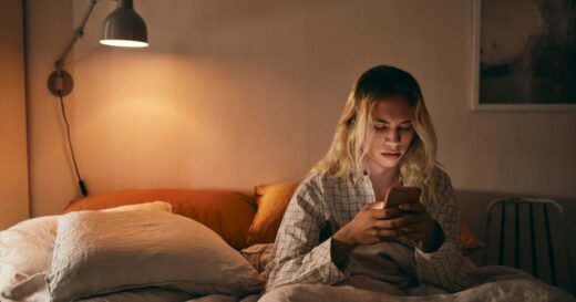Some Gen Zers swap their smartphones for “dumb” phones to curb social media habits