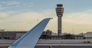 Phoenix air traffic controller saves day when 2 American Airlines flights with same call number converge: “Pretty incredible”