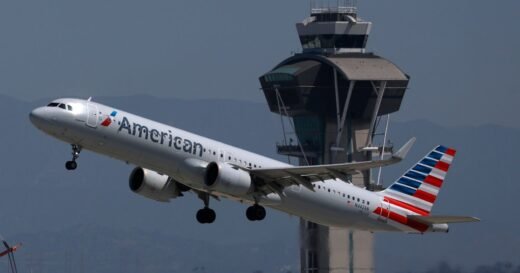 Pilot reports possible burn injuries after passenger’s laptop catches fire on American Airlines flight
