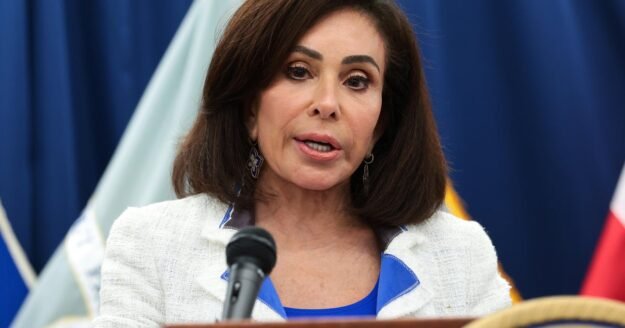 Trump slams Jeanine Pirro for dropping Reflecting Pool vandalism case, says she “choked”