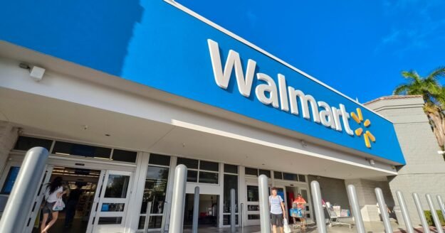 Walmart to let shoppers use Apple Pay, other tap-to-pay methods starting in August