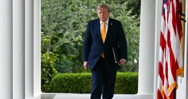 Trump’s oil and gas stock trades continued during Iran war, filings show