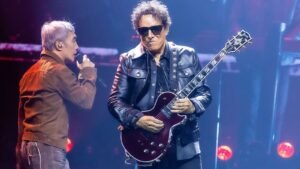 Watch Steve Perry Impersonator Hugo Valenti Finally Guest With Journey