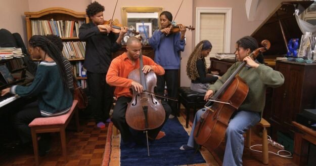 The Kanneh-Mason family: Meet the 7 siblings playing classical music | 60 Minutes