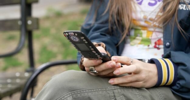 Some in Gen Z ditching smartphones