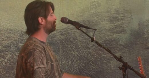 Saturday Sessions: Houndmouth performs "Heavy Eyes"
