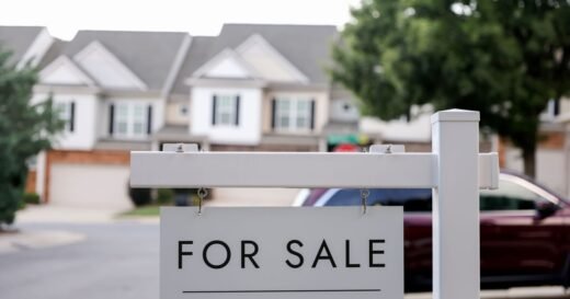 Mortgage Rates Soar Past 7% for First Time in 2 Years