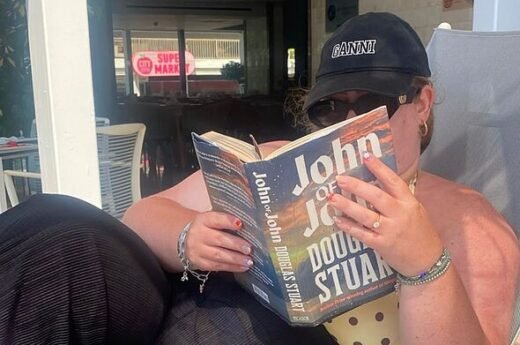 I finished 31 books in August and this is how I juggle my reading time