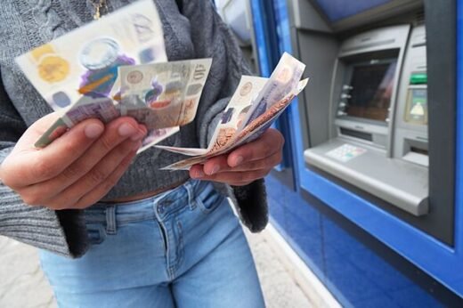 POLL: Do you still use physical cash to pay for things?