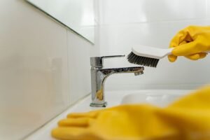 Banish stubborn limescale from bathrooms with ‘simple’ £1 homemade solution