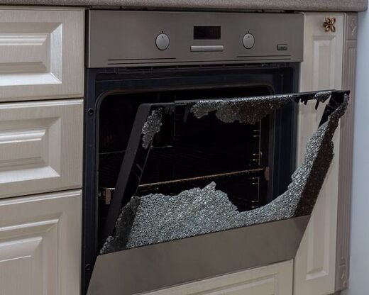 Cleaning method that could shatter your oven door