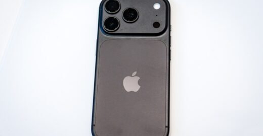 The black iPhone Pro returns