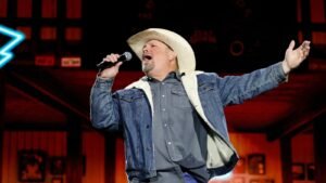 Garth Brooks, Riley Green, Zach Top Headline
