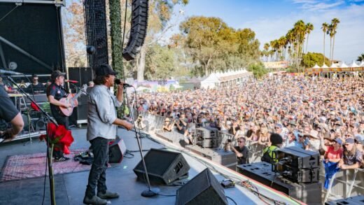 Watch Eddie Vedder, Stephen Wilson Jr. Sing ‘Hunger Strike’ at Ohana