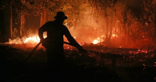 El Niño could cause 451,000 more heat-related deaths compared to normal year, group says. Map shows areas at risk.