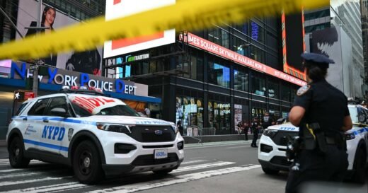 One victim, suspect dead after Times Square stabbing