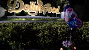 Dolly Parton to be Honored With New Dollywood Parks Exhibits