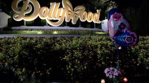 Dolly Parton to be Honored With New Dollywood Parks Exhibits