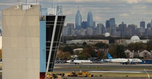 A cut cable disrupted hundreds of flights across the US