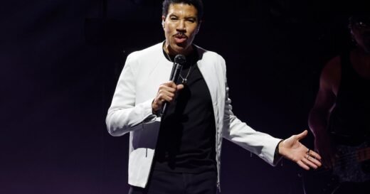Lionel Richie hospitalized after St. Louis show in latest health concern