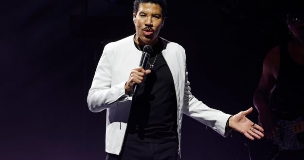 Lionel Richie hospitalized after St. Louis show in latest health concern