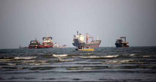 Oil prices jump to near 4-month high as Oman-Iran talks on Strait of Hormuz postponed