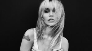 Miley Cyrus Plans New Album, ‘Bass Persuades,’ Hollywood Bowl Dates
