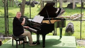 Yes’ Rick Wakeman Performs Show for Rescue Bears at Animal Sanctuary