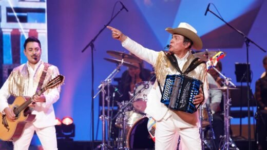 Tigres Del Norte, Mon Laferte