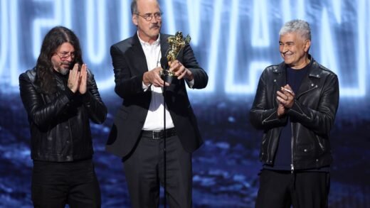 Nirvana Receive VMA Vanguard Award — Without Performing
