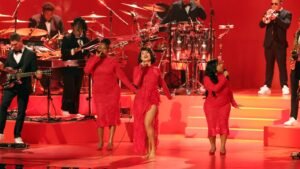 Raye Performs ‘Where Is My Husband’ and ‘I Will Overcome’ at 2026 VMAs