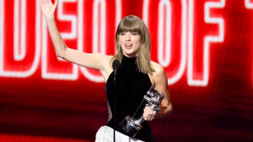 Taylor Swift Turns Video of the Year Win into Dolly Parton Tribute