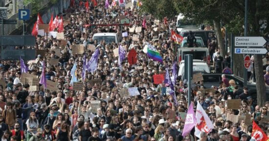 Paris students face police response while demanding better school conditions