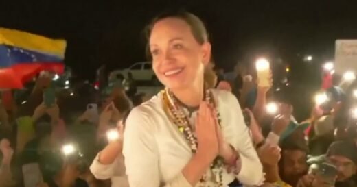Opposition leader makes daring return to Venezuela