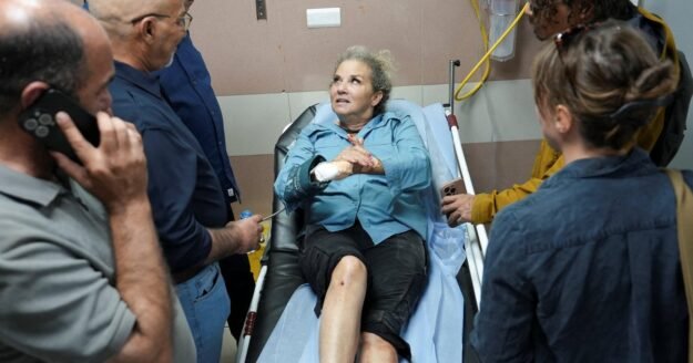American journalist, Palestinians injured in clashes with masked Israeli settlers in West Bank