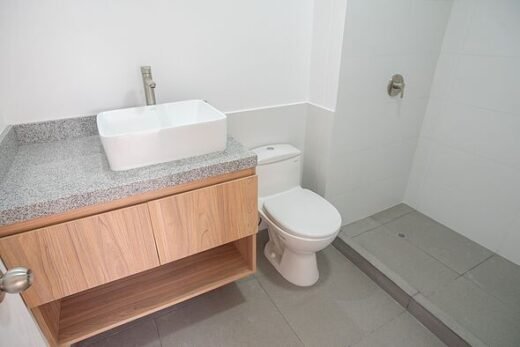 Woman told 'not to paint bathroom brown' amazed when she ignores advice
